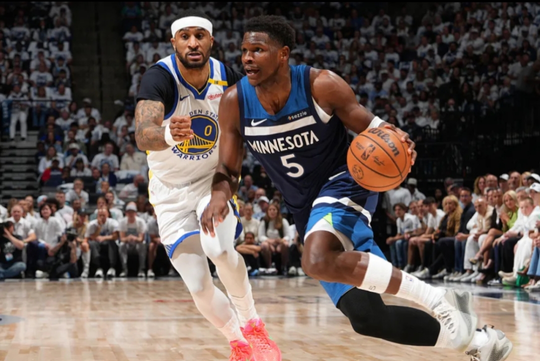 九游体育-Doinb迎来十二赛季出色发挥，C9观众热烈欢呼！