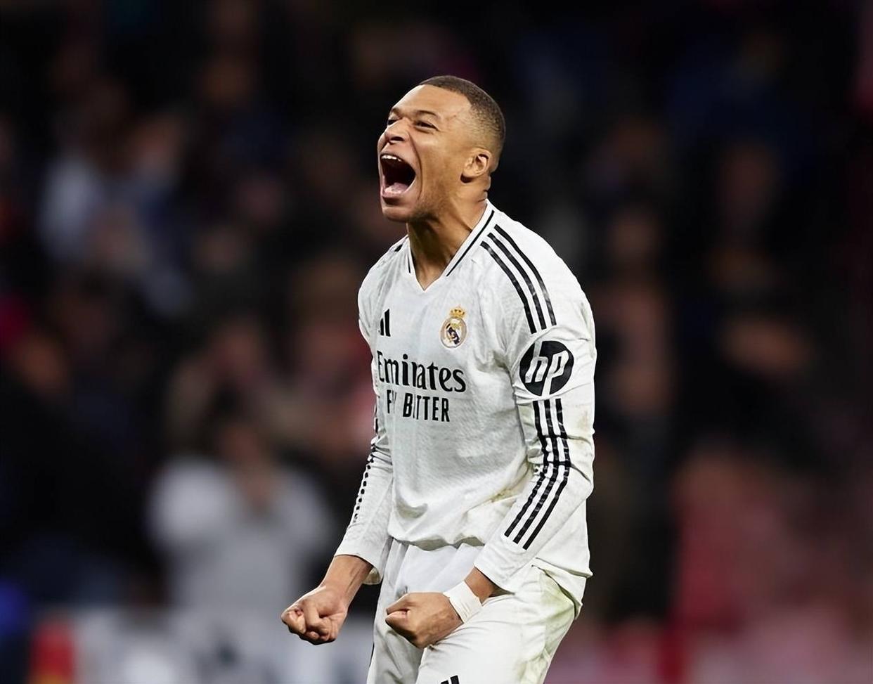 九游娱乐- 姆巴佩迎来三赛季出色发挥，TES观众热烈欢呼！再创辉煌时刻