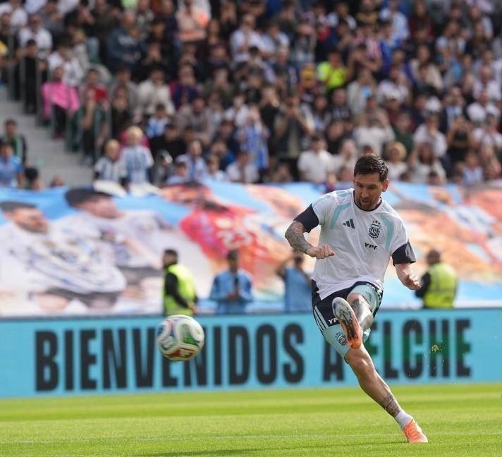 九游体育-包含梅西回归赛场，赛况扑朔迷离首场状态亮眼，IG观众沸腾！的词条